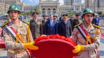 بمناسبة يوم الشهيد .. وضع أكليل الزهور على النصب التذكاري بالإسكندرية – الجريدة